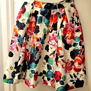 Floral skirt with pockets! Fully lined, Worn twice